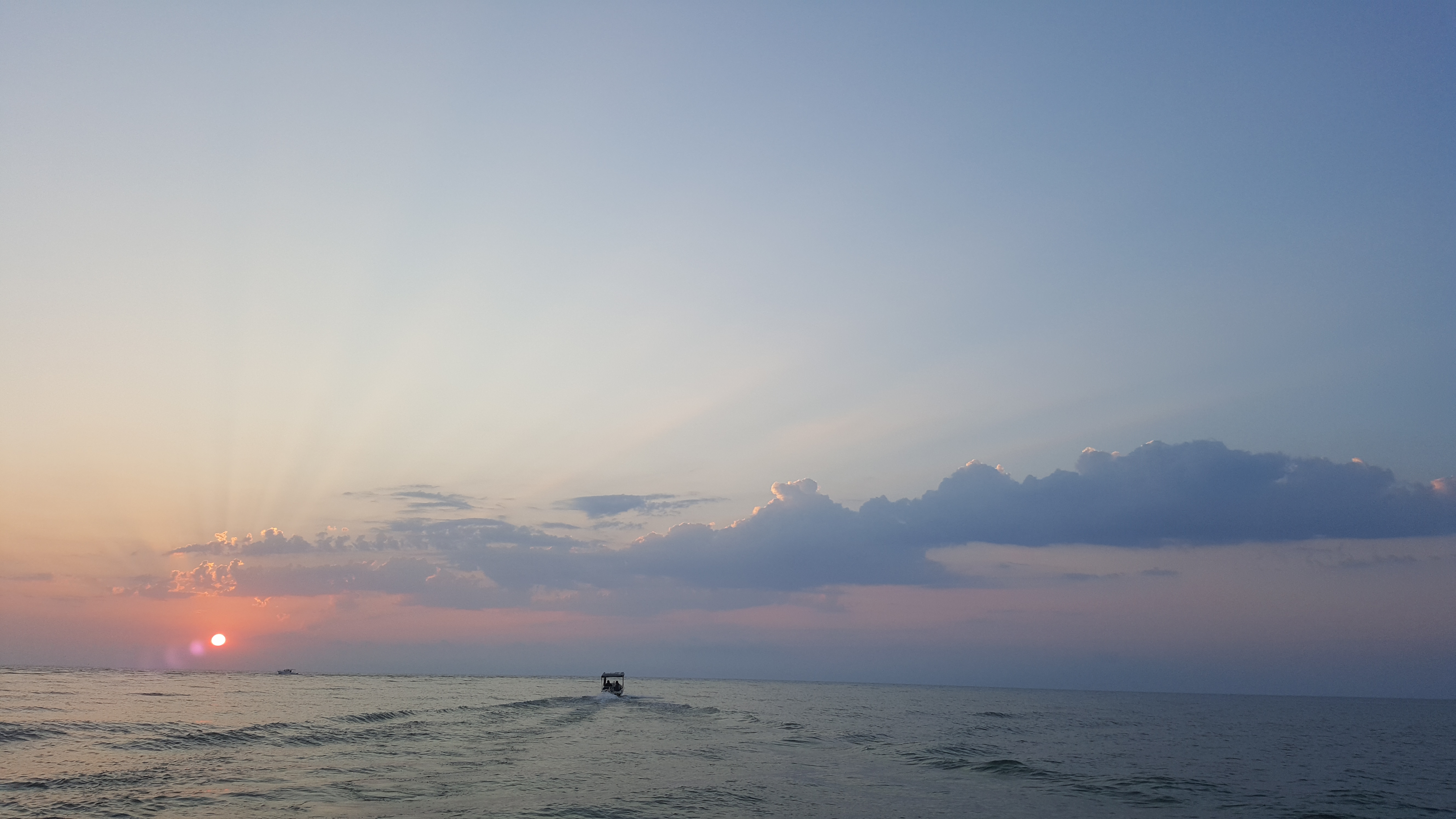 Rasarit pe marela gura de varsare a Dunarii